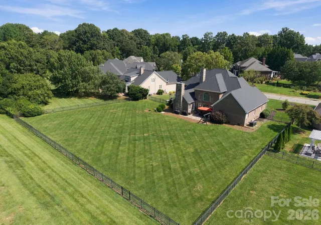 Photo 4 of Single family home for sale at 6671 Fox Ridge Cir, Davidson, NC 28036 | MLS# 4425420 | Listing updated on 2026-10-28