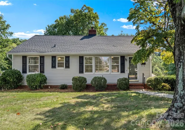 Photo 2 of Single family home for sale at 1248 Bolton St, Winston Salem, NC 27103 | MLS# 4425431 | Listing updated on 2026-09-23