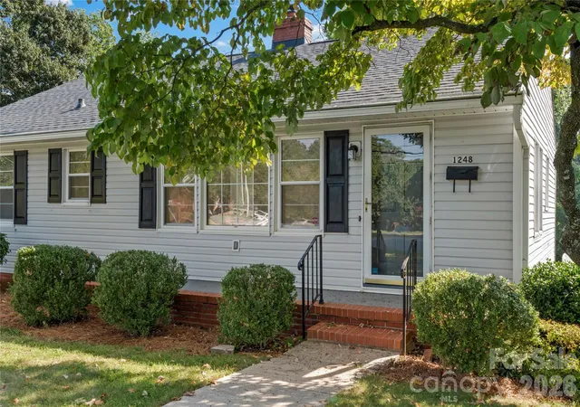 Photo 4 of Single family home for sale at 1248 Bolton St, Winston Salem, NC 27103 | MLS# 4425431 | Listing updated on 2026-09-23