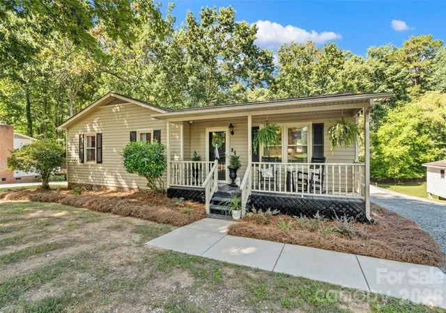 Photo 3 of Single family home for sale at 2207 Carter Dr, Albemarle, NC 28001 | MLS# 4425439 | Listing updated on 2026-09-18