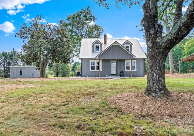 Photo 2 of Single family home for sale at 4752 W Old Us 421 Hwy, Hamptonville, NC 27020 | MLS# 4425441 | Listing updated on 2026-09-21