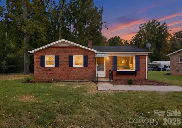 Photo 3 of Single family home for sale at 1912 Carpenter St, Shelby, NC 28150 | MLS# 4425445 | Listing updated on 2026-09-20