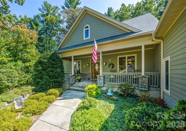 Photo 2 of Single family home for sale at 151 Shadowleaf Dr, Hendersonville, NC 28739 | MLS# 4425448 | Listing updated on 2026-09-21