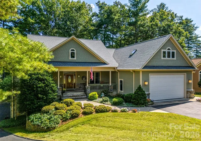 Photo 3 of Single family home for sale at 151 Shadowleaf Dr, Hendersonville, NC 28739 | MLS# 4425448 | Listing updated on 2026-09-21