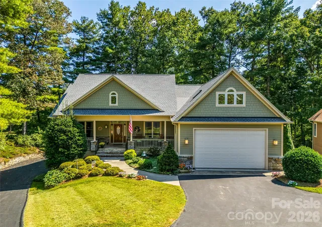 Photo 3 of Single family home for sale at 151 Shadowleaf Dr, Hendersonville, NC 28739 | MLS# 4425448 | Listing updated on 2026-09-21