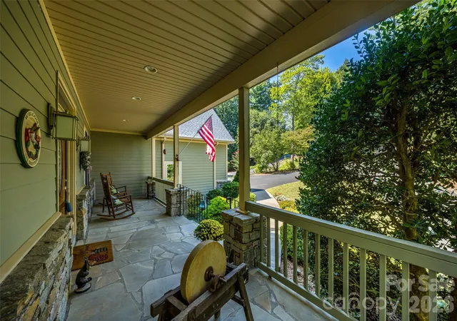 Photo 4 of Single family home for sale at 151 Shadowleaf Dr, Hendersonville, NC 28739 | MLS# 4425448 | Listing updated on 2026-09-21
