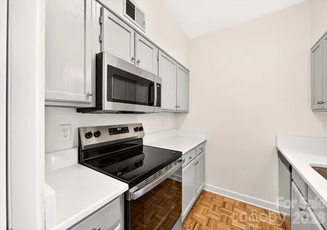 Photo 3 of Condo for sale at 224 N Poplar St #23, Charlotte, NC 28202 | MLS# 4425457 | Listing updated on 2026-10-08