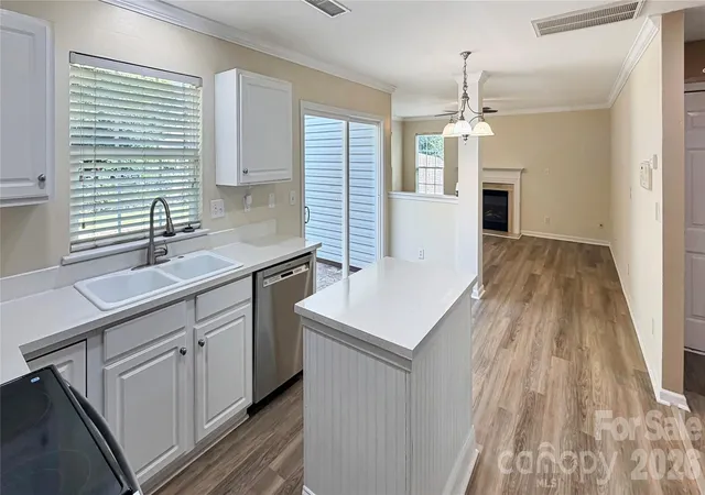 Photo 3 of Single family home for sale at 9334 Arbor Crk Dr, Charlotte, NC 28269 | MLS# 4425458 | Listing updated on 2026-09-17