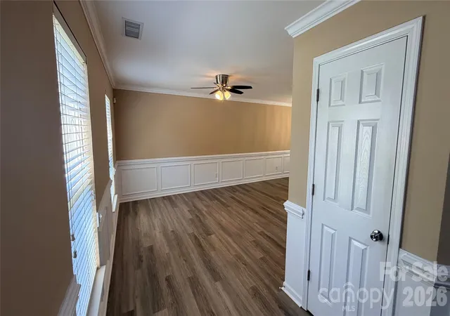 Photo 4 of Single family home for sale at 9334 Arbor Crk Dr, Charlotte, NC 28269 | MLS# 4425458 | Listing updated on 2026-09-17