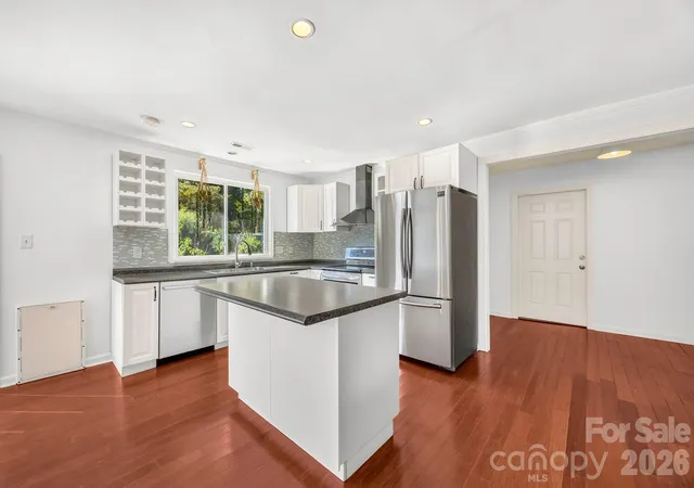 Photo 1 of Single family home for sale at 4900 Cricklewood Ln, Charlotte, NC 28212 | MLS# 4425460 | Listing updated on 2026-10-04