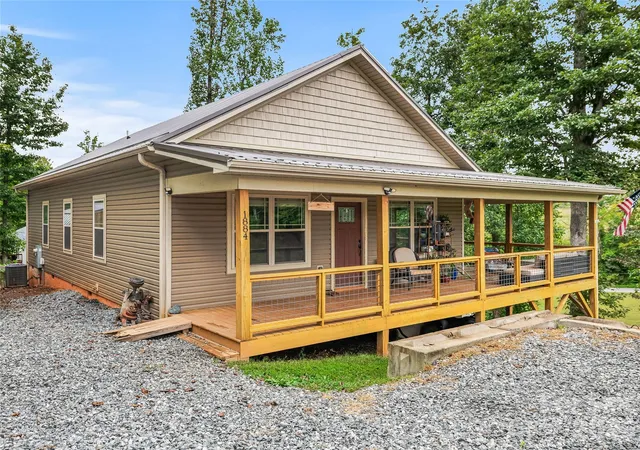 Photo 1 of Single family home for sale at 1884 Bear Crk Rd, Leicester, NC 28748 | MLS# 4425462 | Listing updated on 2026-10-09