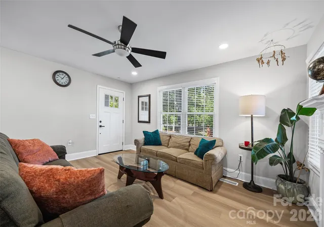 Photo 4 of Single family home for sale at 806 Cedar St, Rock Hill, SC 29730 | MLS# 4425463 | Listing updated on 2026-09-28