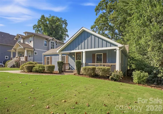 Photo 2 of Single family home for sale at 947 Everett Pl, Charlotte, NC 28205 | MLS# 4425466 | Listing updated on 2026-09-22