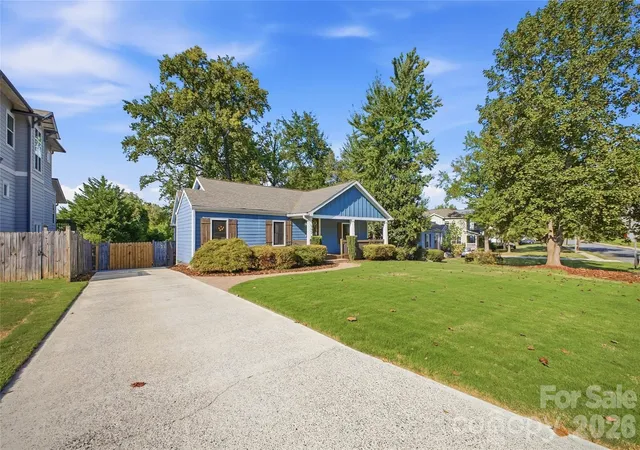 Photo 3 of Single family home for sale at 947 Everett Pl, Charlotte, NC 28205 | MLS# 4425466 | Listing updated on 2026-09-22