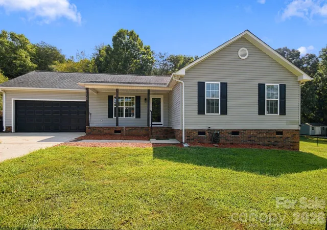 Photo 1 of Single family home for sale at 1129 Lyndsey Brooke Ct, Lincolnton, NC 28092 | MLS# 4425478 | Listing updated on 2026-09-26