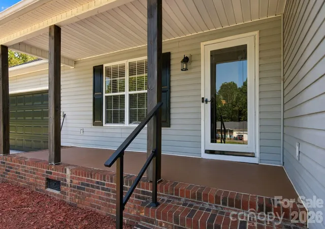 Photo 3 of Single family home for sale at 1129 Lyndsey Brooke Ct, Lincolnton, NC 28092 | MLS# 4425478 | Listing updated on 2026-09-26