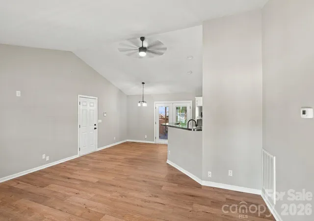 Photo 3 of Single family home for sale at 1129 Lyndsey Brooke Ct, Lincolnton, NC 28092 | MLS# 4425478 | Listing updated on 2026-09-26