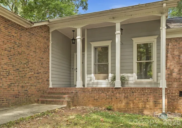 Photo 3 of Single family home for sale at 504 Birnamwood Ct, Fort Mill, SC 29715 | MLS# 4425499 | Listing updated on 2026-09-18