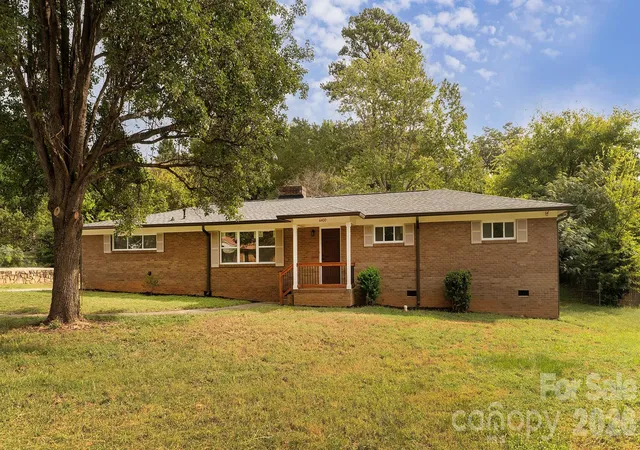 Photo 1 of Single family home for sale at 6400 Elmwood Cir, Charlotte, NC 28214 | MLS# 4425506 | Listing updated on 2026-09-26