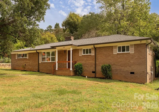 Photo 2 of Single family home for sale at 6400 Elmwood Cir, Charlotte, NC 28214 | MLS# 4425506 | Listing updated on 2026-09-26