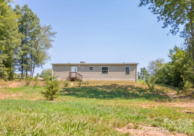 Photo 2 of Single family home for sale at 2913 Conner Cir, Morganton, NC | MLS# 4425522 | Listing updated on 2026-10-02