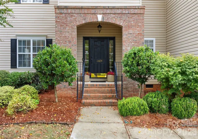 Photo 3 of Single family home for sale at 11424 Innes Ct, Charlotte, NC 28277 | MLS# 4425524 | Listing updated on 2026-10-04