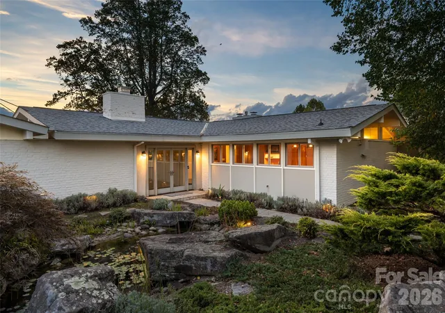 Photo 3 of Single family home for sale at 92 Horizon Hl Rd, Asheville, NC 28804 | MLS# 4425537 | Listing updated on 2026-10-10