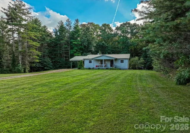 Photo 1 of Single family home for sale at 1840 White Oak Rd, Burnsville, NC 28714 | MLS# 4425546 | Listing updated on 2026-09-18