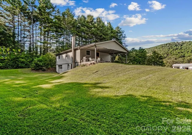 Photo 2 of Single family home for sale at 1840 White Oak Rd, Burnsville, NC 28714 | MLS# 4425546 | Listing updated on 2026-09-18