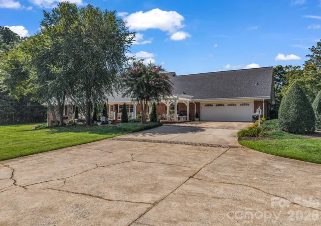 Photo 3 of Single family home for sale at 164 Brookfield Dr, Forest City, NC 28043 | MLS# 4425556 | Listing updated on 2026-09-21
