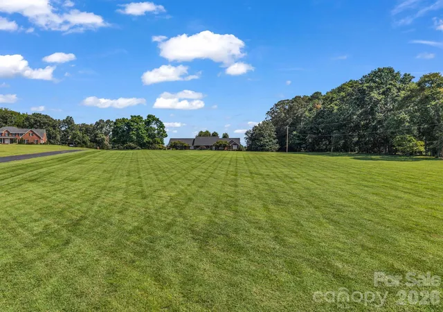 Photo 4 of Single family home for sale at 164 Brookfield Dr, Forest City, NC 28043 | MLS# 4425556 | Listing updated on 2026-09-21