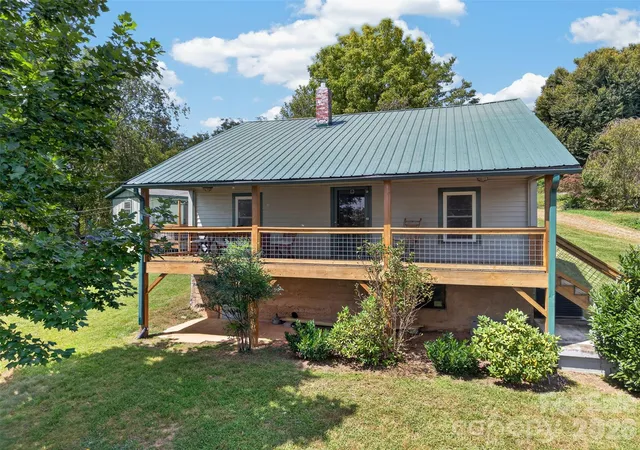 Photo 1 of Single family home for sale at 266 Starnes Cvs Rd, Candler, NC 28715 | MLS# 4425562 | Listing updated on 2026-09-24
