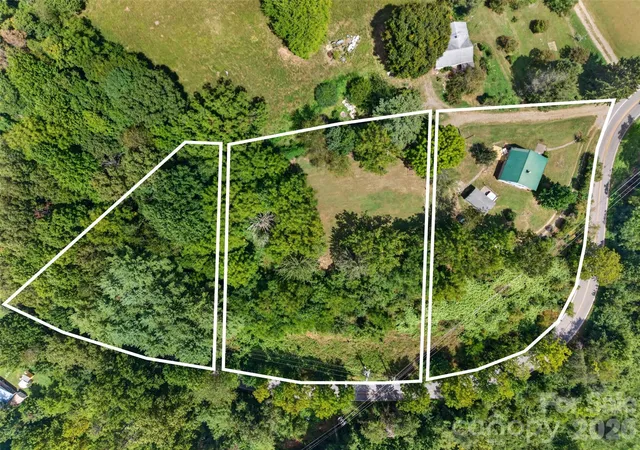 Photo 3 of Single family home for sale at 266 Starnes Cvs Rd, Candler, NC 28715 | MLS# 4425562 | Listing updated on 2026-09-24