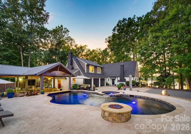 Photo 1 of Single family home for sale at 5401 Mountain Point Ln, Charlotte, NC 28216 | MLS# 4425572 | Listing updated on 2026-10-08