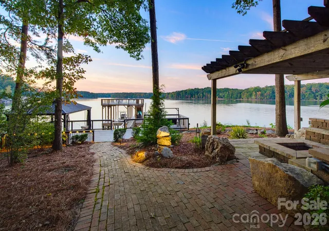 Photo 2 of Single family home for sale at 5401 Mountain Point Ln, Charlotte, NC 28216 | MLS# 4425572 | Listing updated on 2026-10-08