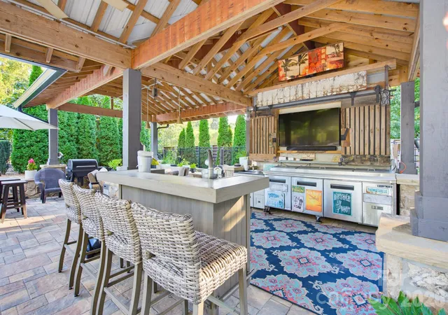 Photo 4 of Single family home for sale at 5401 Mountain Point Ln, Charlotte, NC 28216 | MLS# 4425572 | Listing updated on 2026-10-08