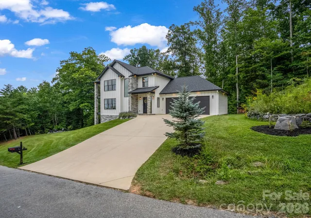 Photo 4 of Single family home for sale at 101 Balsamwood Rd, Leicester, NC 28748 | MLS# 4425573 | Listing updated on 2026-09-17