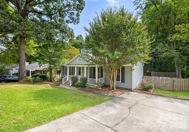 Photo 3 of Single family home for sale at 11218 Mallard Xing Dr, Charlotte, NC 28262 | MLS# 4425577 | Listing updated on 2026-09-19