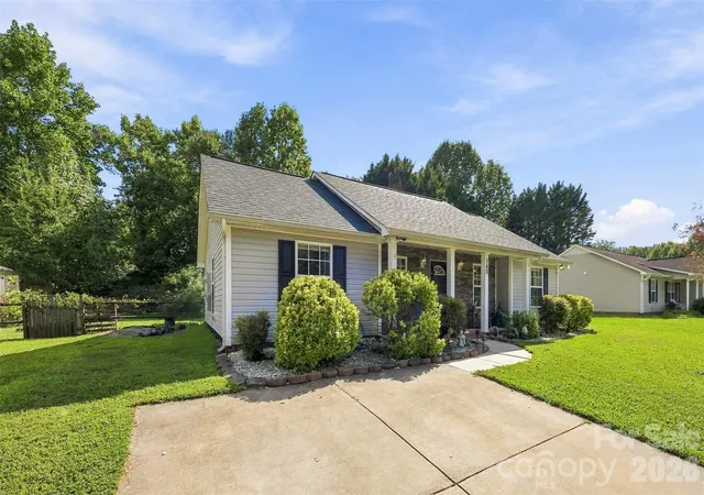 Photo 3 of Single family home for sale at 140 Addison Pl, Troutman, NC 28166 | MLS# 4425585 | Listing updated on 2026-10-07