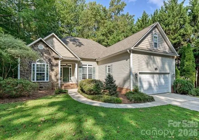 Single family home for sale at 2715 Lakeview Cir, Matthews, NC 28105 | MLS# 4425587