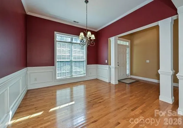 Photo 4 of Single family home for sale at 2715 Lakeview Cir, Matthews, NC 28105 | MLS# 4425587 | Listing updated on 2026-09-19