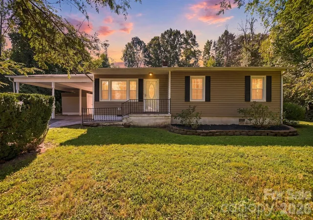 Photo 1 of Single family home for sale at 911 Kenham Pl Sw, Lenoir, NC 28645 | MLS# 4425588 | Listing updated on 2026-09-27