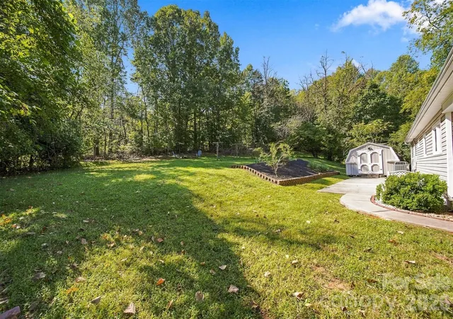 Photo 3 of Single family home for sale at 911 Kenham Pl SW, Lenoir, NC 28645 | MLS# 4425588 | Listing updated on 2026-09-27