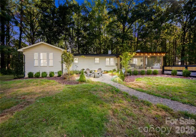 Photo 1 of Single family home for sale at 13923 Asbury Chapel Rd, Huntersville, NC 28078 | MLS# 4425592 | Listing updated on 2026-10-10