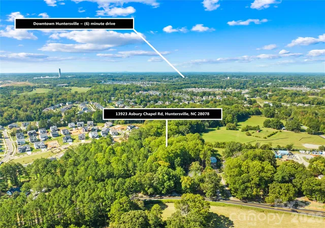 Photo 4 of Single family home for sale at 13923 Asbury Chapel Rd, Huntersville, NC 28078 | MLS# 4425592 | Listing updated on 2026-10-10