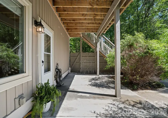 Photo 3 of Single family home for sale at 502 Queen St, Boone, NC 28607 | MLS# 4425596 | Listing updated on 2026-09-24