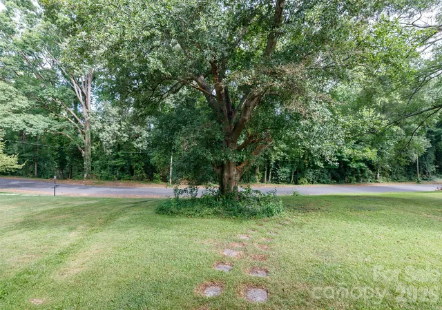 Photo 2 of Single family home for sale at 1017 Woodland Dr, Gastonia, NC 28054 | MLS# 4425603 | Listing updated on 2026-09-30