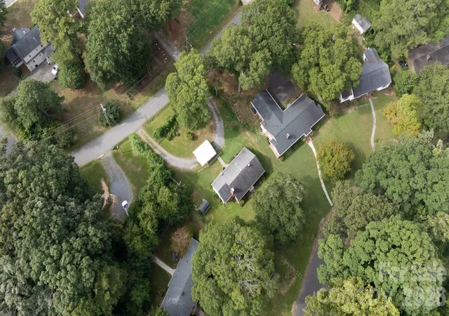 Photo 3 of Single family home for sale at 1017 Woodland Dr, Gastonia, NC 28054 | MLS# 4425603 | Listing updated on 2026-09-30