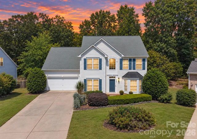 Photo 1 of Single family home for sale at 7702 Antique Cir, Waxhaw, NC 28173 | MLS# 4425605 | Listing updated on 2026-10-02
