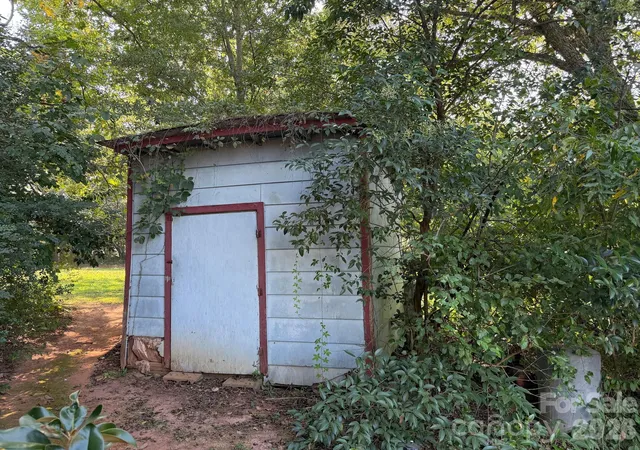 Photo 3 of Sale Pending at 111 Country Meadows Ln, Forest City, NC 28043 | MLS# 4425608 | Listing updated on 2026-10-04